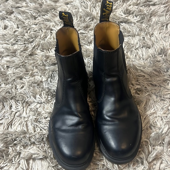 Dr. Martens Shoes - Dr. Martens 2976 Chelsea Boot